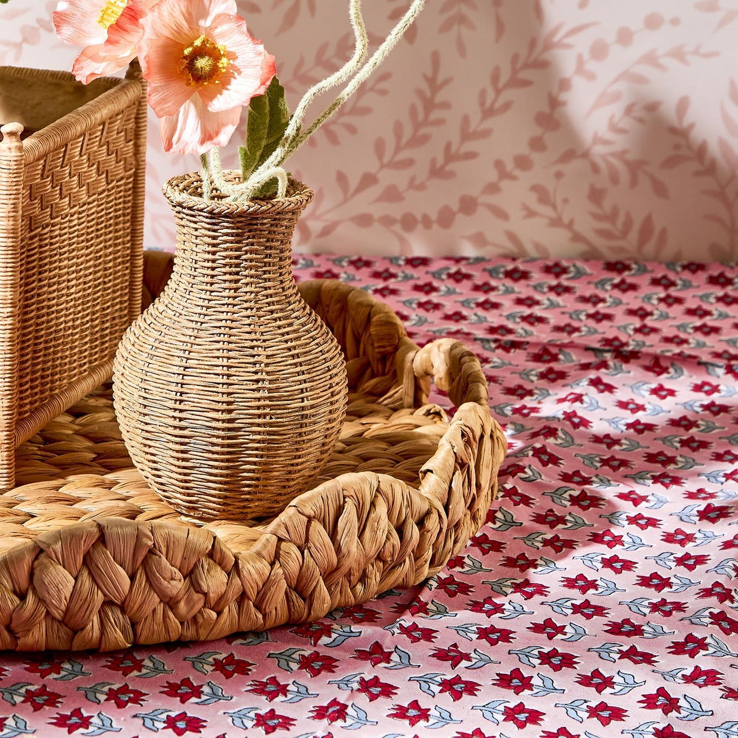 Scalloped Edge Round Tray Set of 2