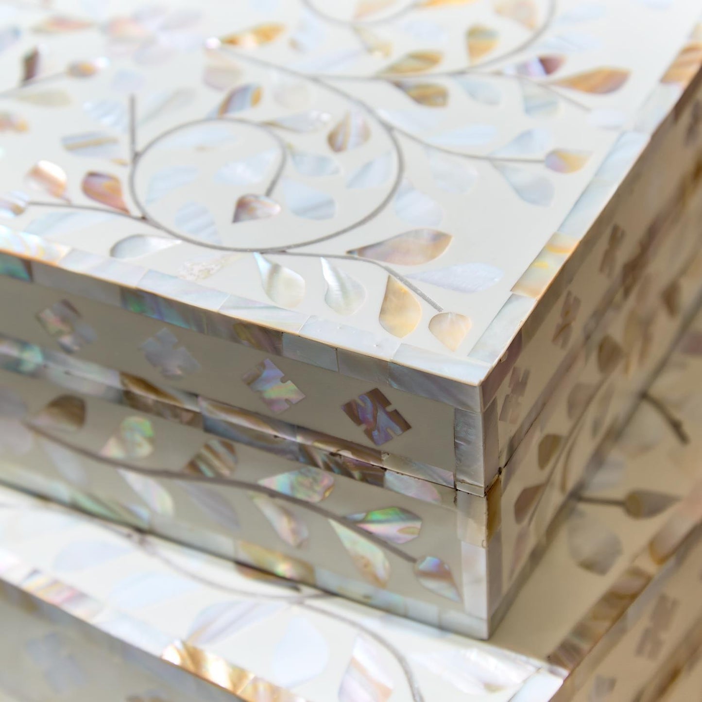 Wisteria Hinged Cover Box Set of 2